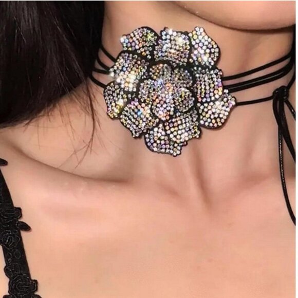 Floral Rhinestone wrap Necklace - Picture 5 of 5